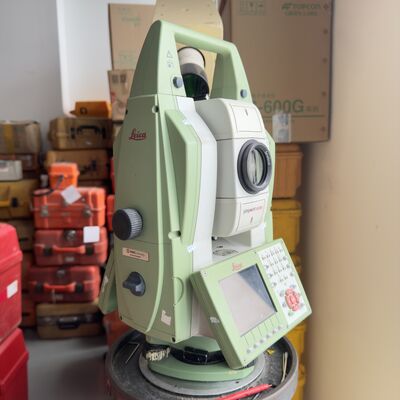 Used Leica total station TM50 IP66 Rated Reflectorless Leica Total Station with 1G Memory for Harsh Outdoor Surveying