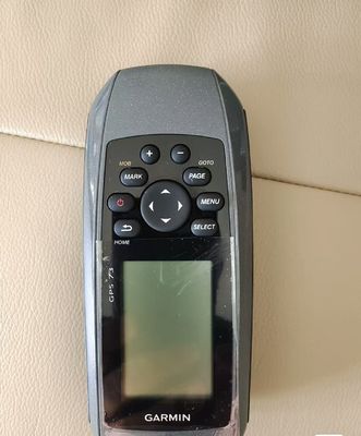Garmin 73 χειριστή GPS Μείνετε συνδεδεμένοι με το χειροκίνητο GPS 18 ώρες διάρκεια ζωής μπαταρίας 2 μπαταρίες AA δεν περιλαμβάνονται