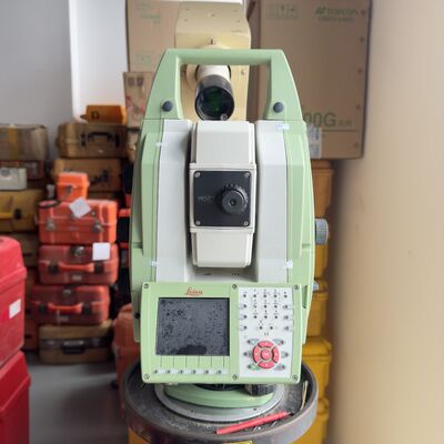 Χρησιμοποιούμενο TM50 Leica Total Station με εσωτερική μνήμη flash και εξωτερική κάρτα SD με μορφή δεδομένων ASCII και 5,0 ′′ χωρητική οθόνη Multi-Touch